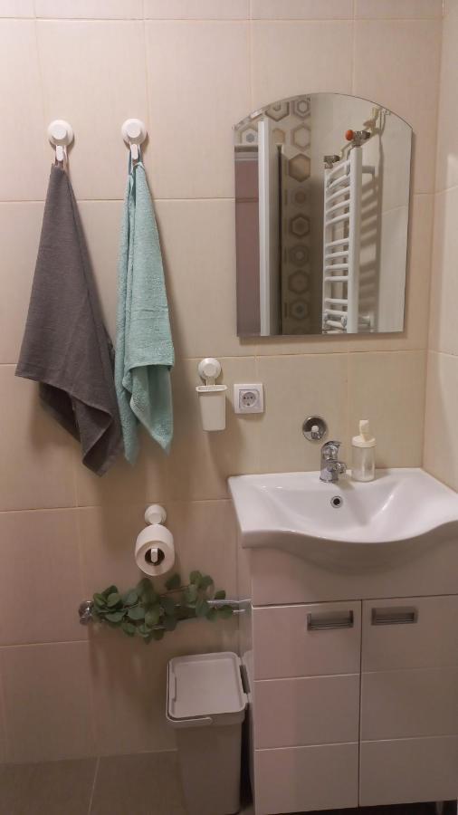 Kod Velikih Tuja Melenci Exterior foto